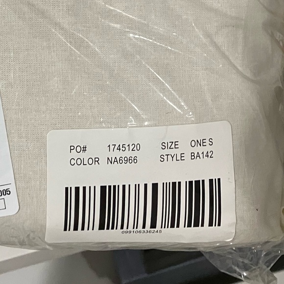 J crew Oslo soft leather bucket crossbody bag
Item BA142 in Warm Clay - Picture 4 of 4